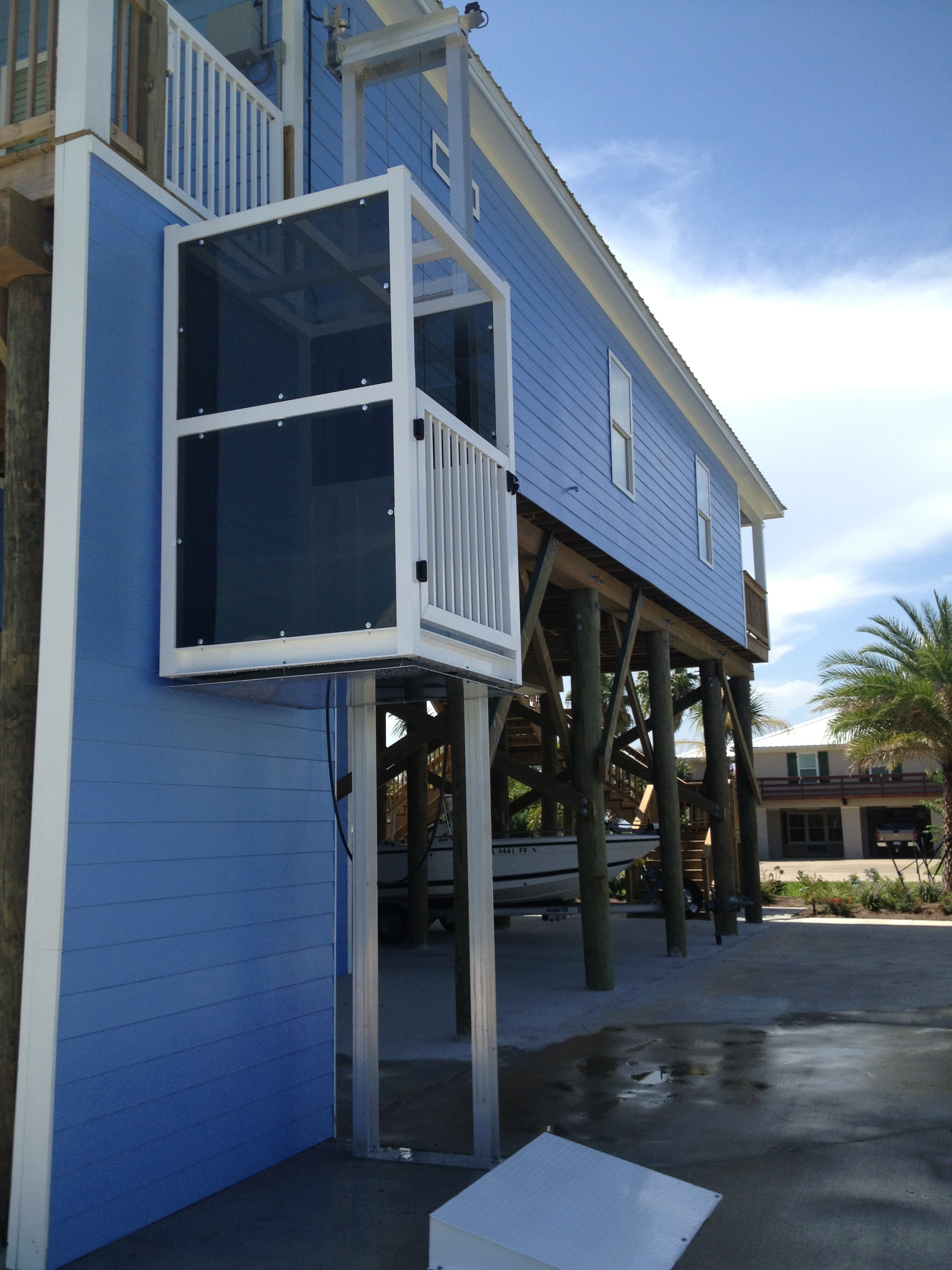 Simple Residential Exterior Wheelchair Lift for Living room